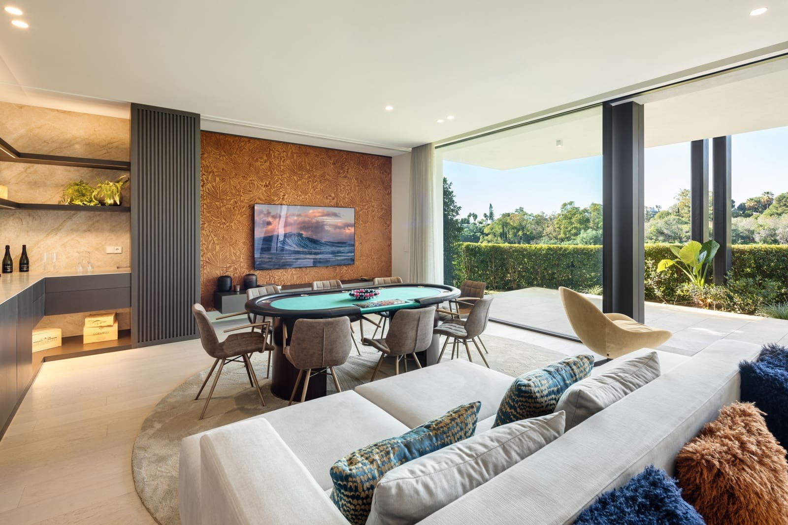 6 bedroom Villa for sale in La Quinta with pool garage - € 13,800,000 (Ref: 9245983)