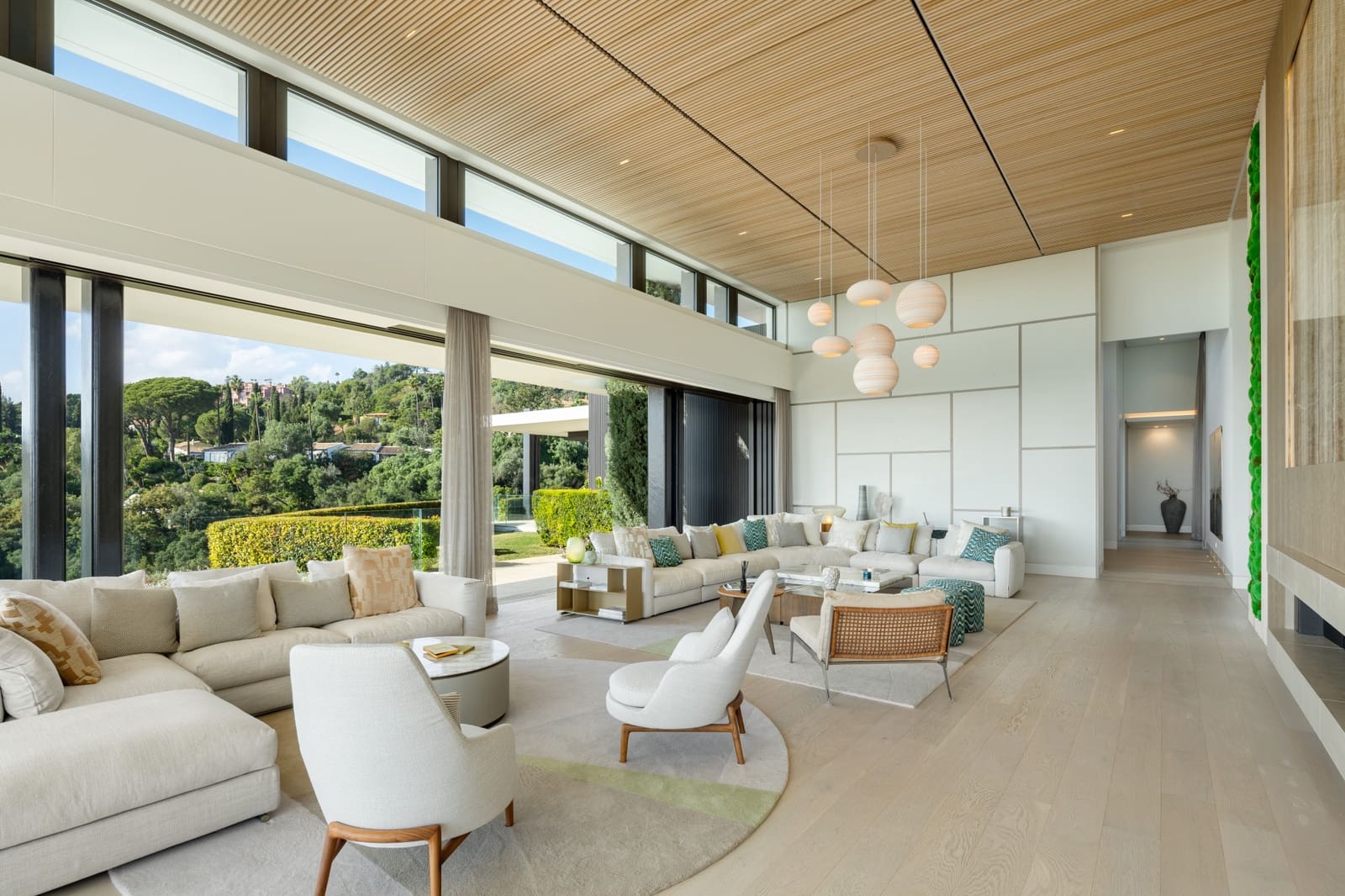 6 bedroom Villa for sale in La Quinta with pool garage - € 13,800,000 (Ref: 9245983)