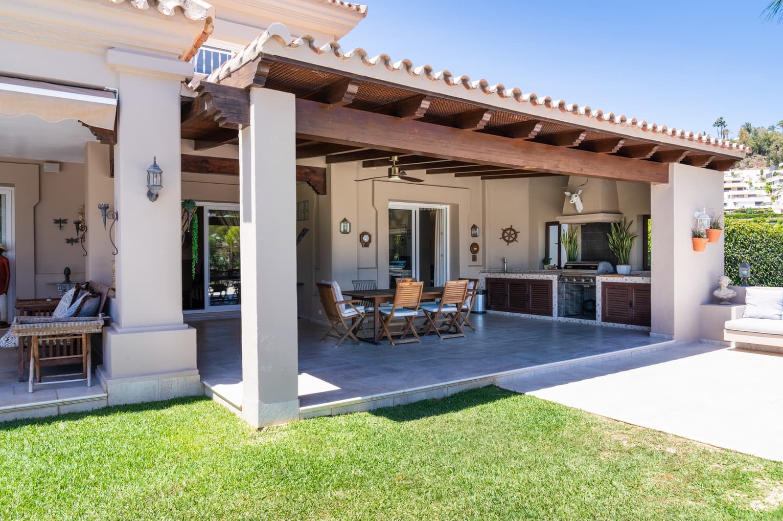 7 bedroom Villa for sale in Nueva Andalucia with pool garage - € 5,850,000 (Ref: 9245985)
