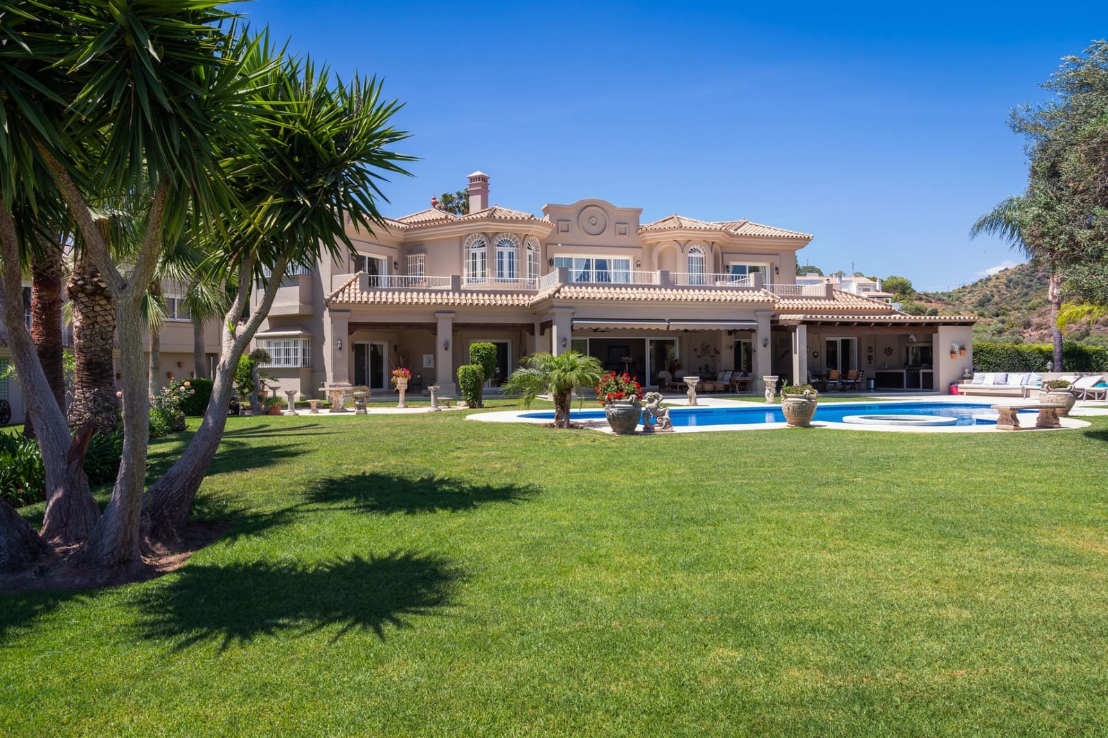 7 bedroom Villa for sale in Nueva Andalucia with pool garage - € 5,850,000 (Ref: 9245985)