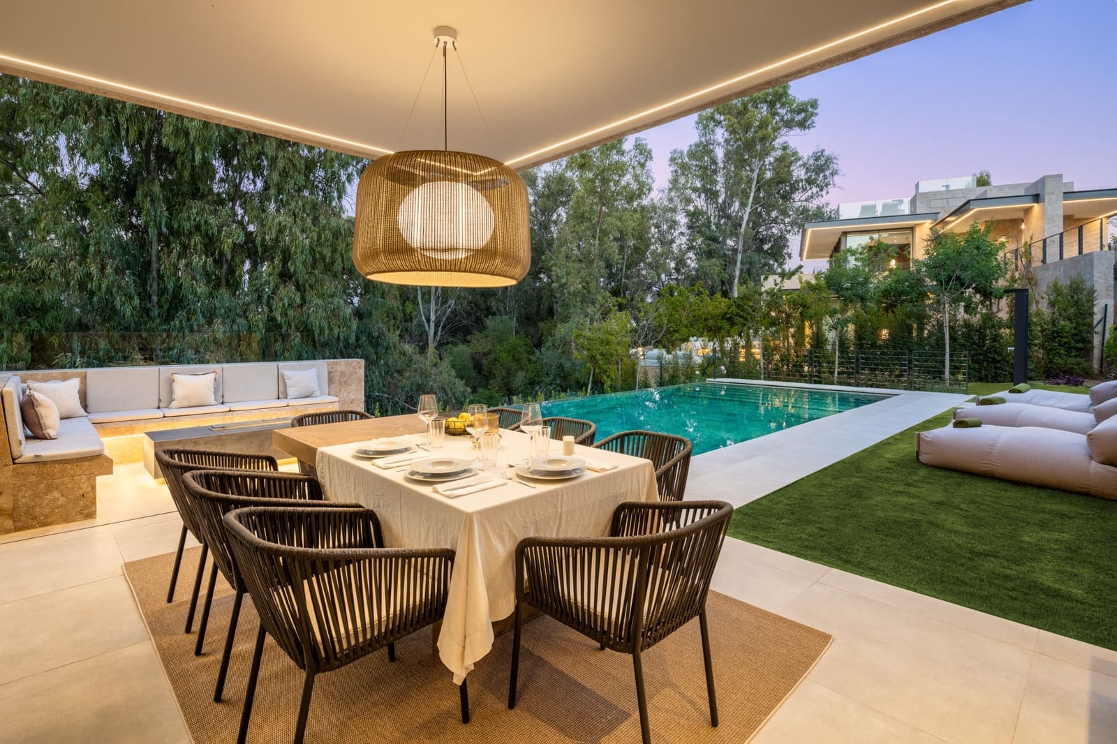 6 Zimmer Villa zu verkaufen in Marbella mit Pool Garage - 4.375.000 € (Ref: 9245986)