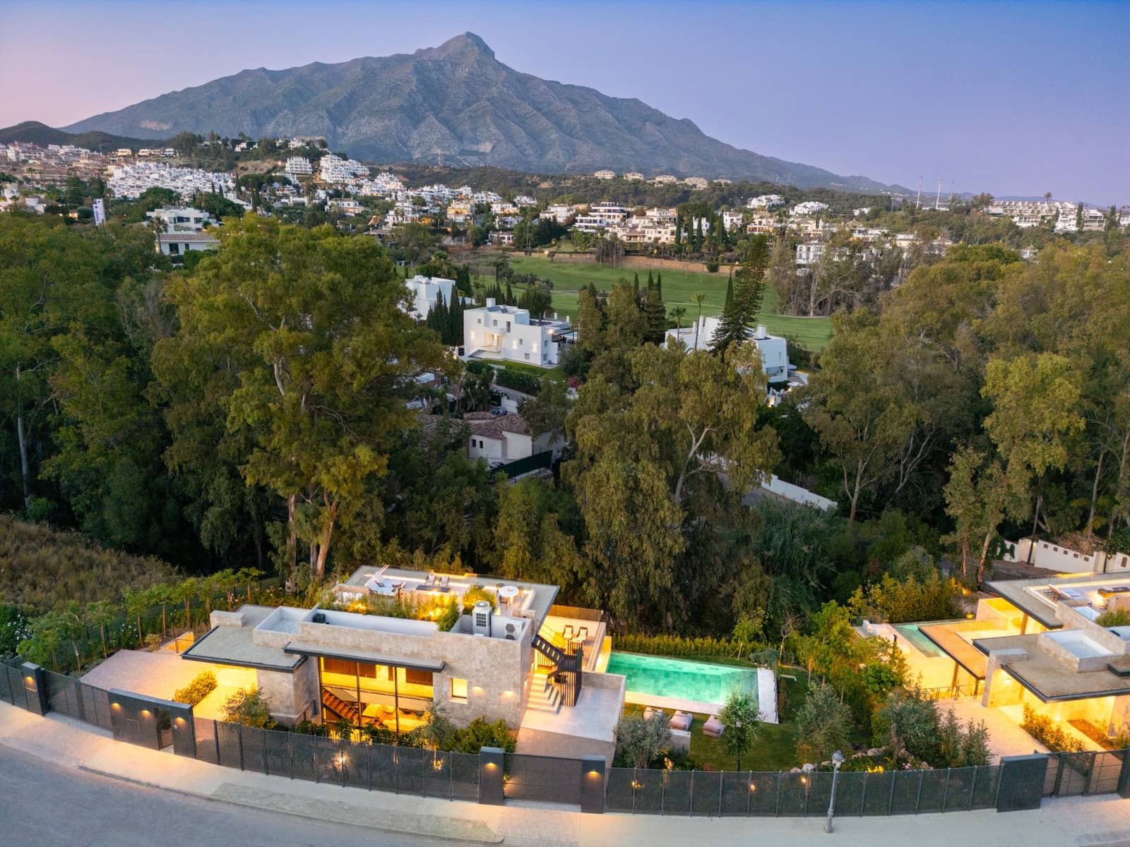 6 Zimmer Villa zu verkaufen in Marbella mit Pool Garage - 4.375.000 € (Ref: 9245986)