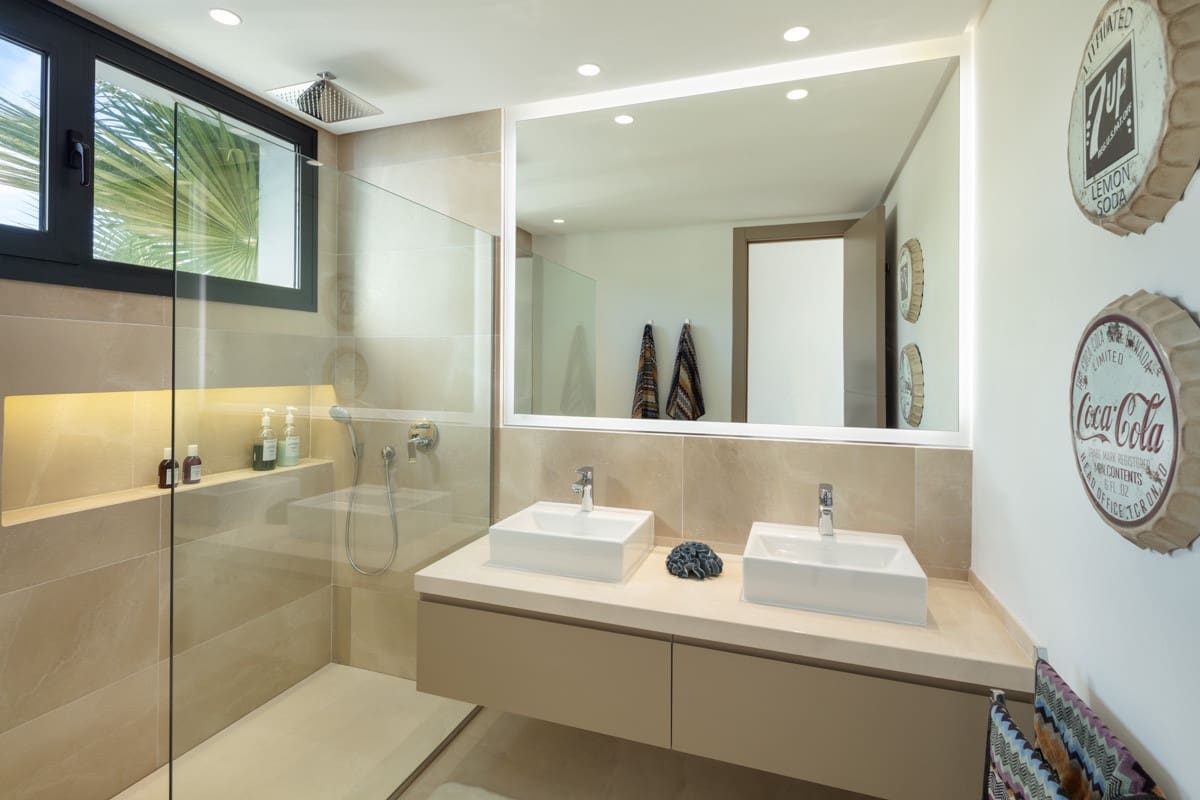 7 slaapkamer Villa te koop in Nueva Andalucia met zwembad garage - € 4.450.000 (Ref: 9245988)