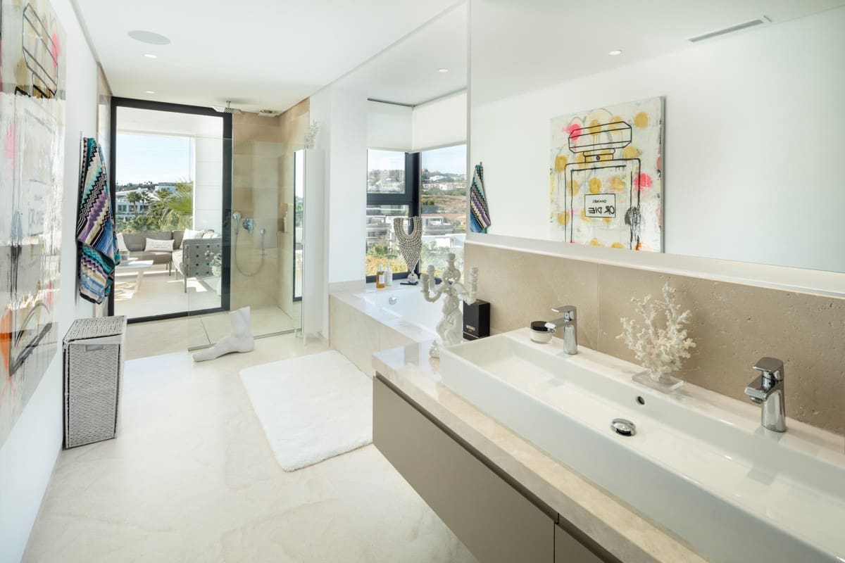 7 slaapkamer Villa te koop in Nueva Andalucia met zwembad garage - € 4.450.000 (Ref: 9245988)