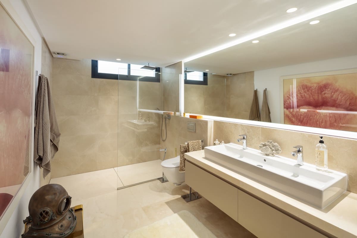 7 slaapkamer Villa te koop in Nueva Andalucia met zwembad garage - € 4.450.000 (Ref: 9245988)