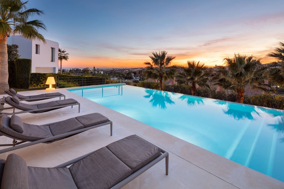 7 slaapkamer Villa te koop in Nueva Andalucia met zwembad garage - € 4.450.000 (Ref: 9245988)