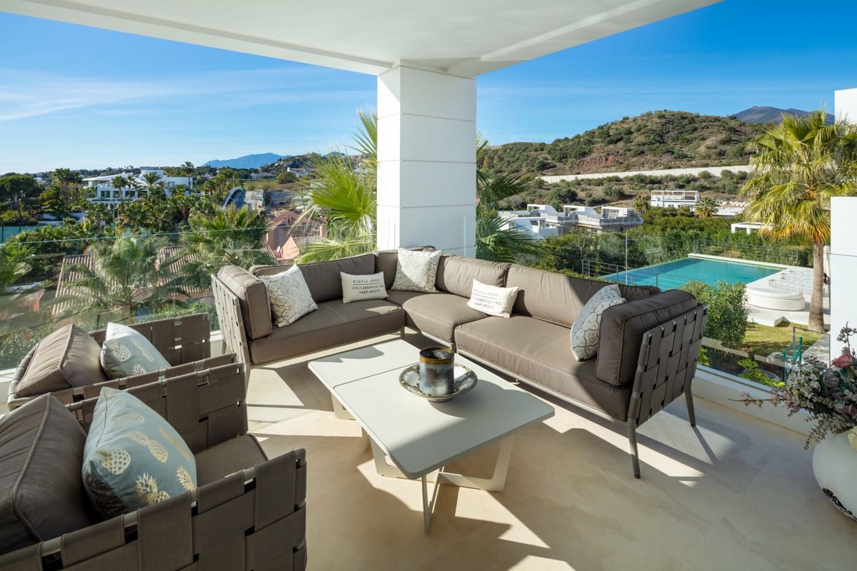 7 slaapkamer Villa te koop in Nueva Andalucia met zwembad garage - € 4.450.000 (Ref: 9245988)