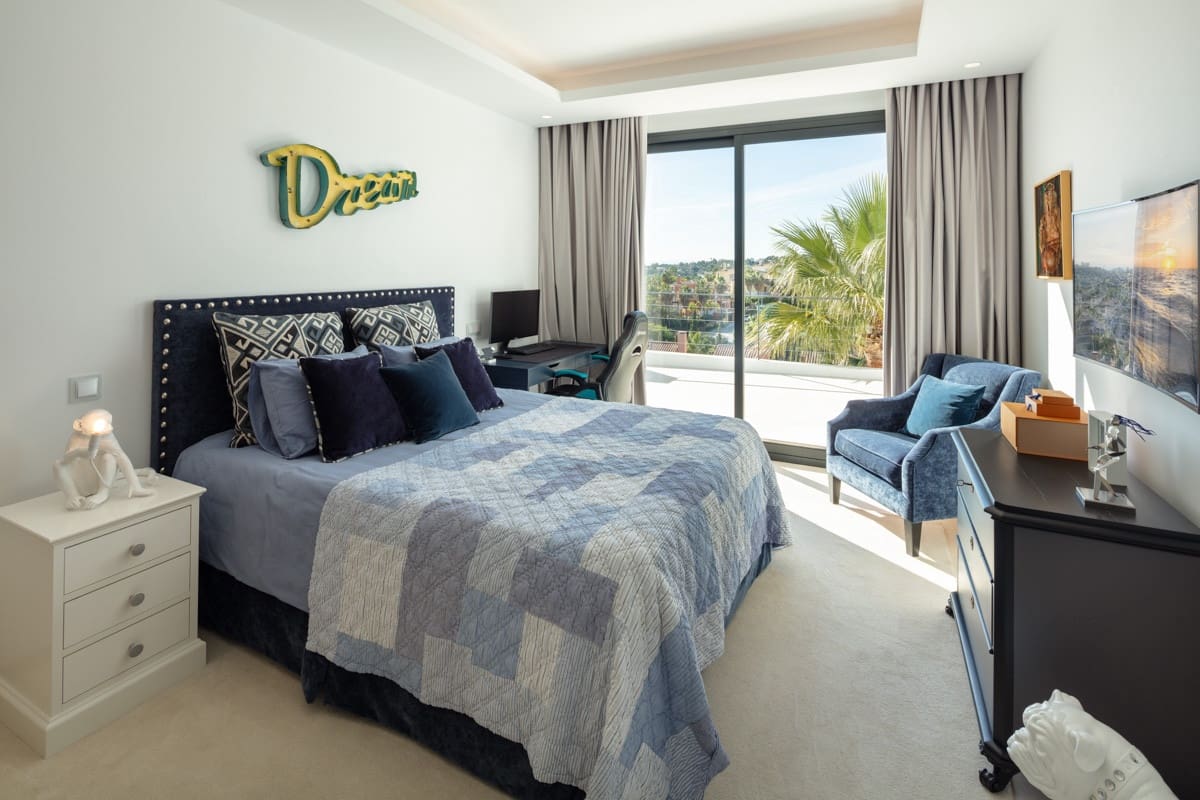 7 slaapkamer Villa te koop in Nueva Andalucia met zwembad garage - € 4.450.000 (Ref: 9245988)