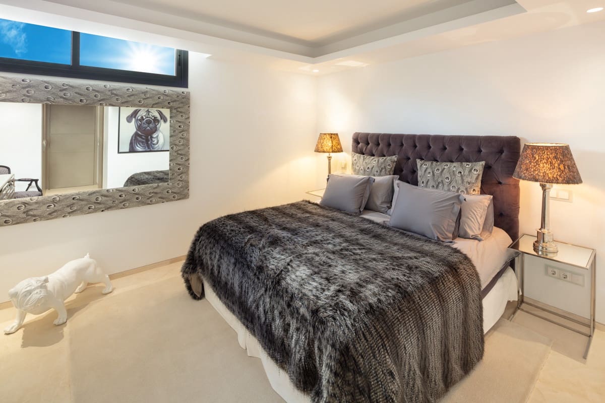7 slaapkamer Villa te koop in Nueva Andalucia met zwembad garage - € 4.450.000 (Ref: 9245988)