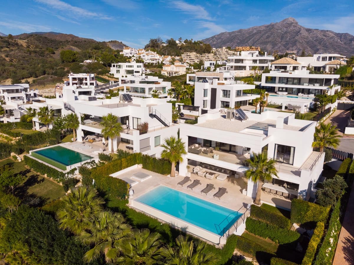 7 slaapkamer Villa te koop in Nueva Andalucia met zwembad garage - € 4.450.000 (Ref: 9245988)