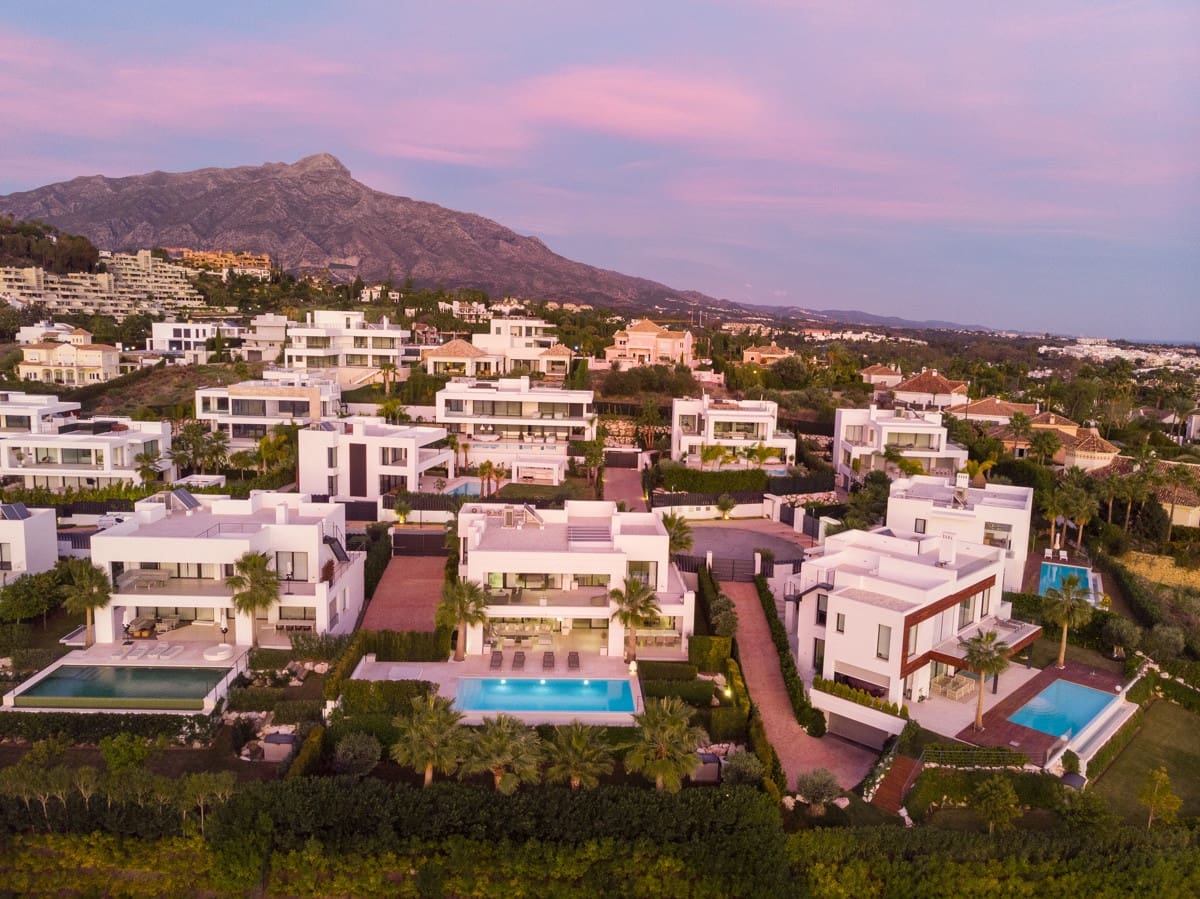 7 slaapkamer Villa te koop in Nueva Andalucia met zwembad garage - € 4.450.000 (Ref: 9245988)