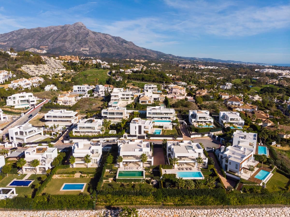 7 slaapkamer Villa te koop in Nueva Andalucia met zwembad garage - € 4.450.000 (Ref: 9245988)