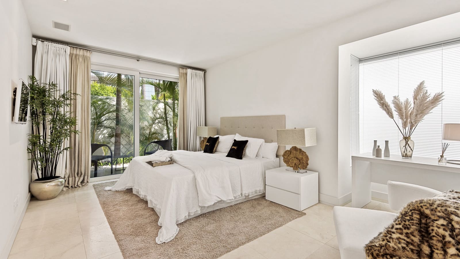 4 sypialnia Willa na sprzedaż w Marbella z basenem garażem - 10 500 000 € (Ref: 9245989)