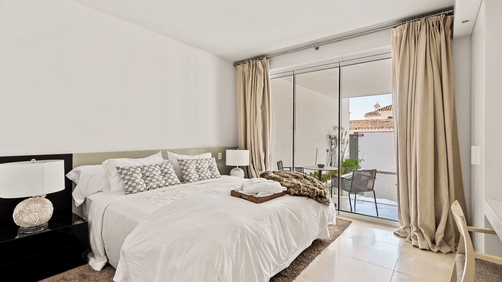 4 sypialnia Willa na sprzedaż w Marbella z basenem garażem - 10 500 000 € (Ref: 9245989)