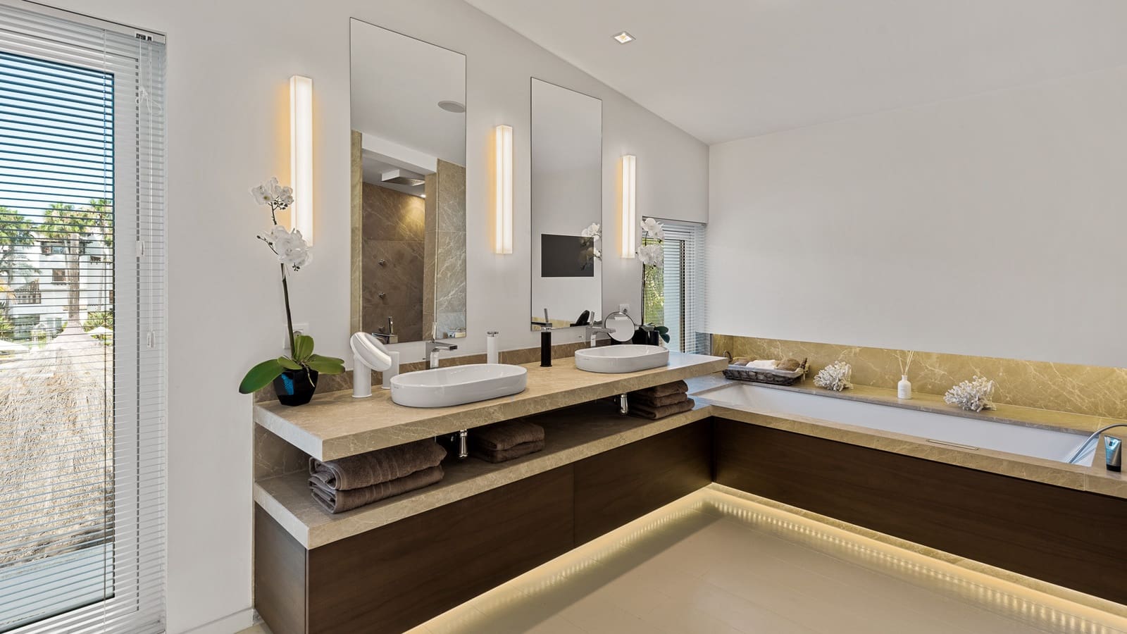 4 sypialnia Willa na sprzedaż w Marbella z basenem garażem - 10 500 000 € (Ref: 9245989)