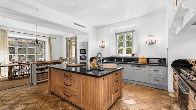 6 quarto Moradia para venda em El Madroñal, Benahavís com piscina garagem - 6 650 000 € (Ref: 9245994)