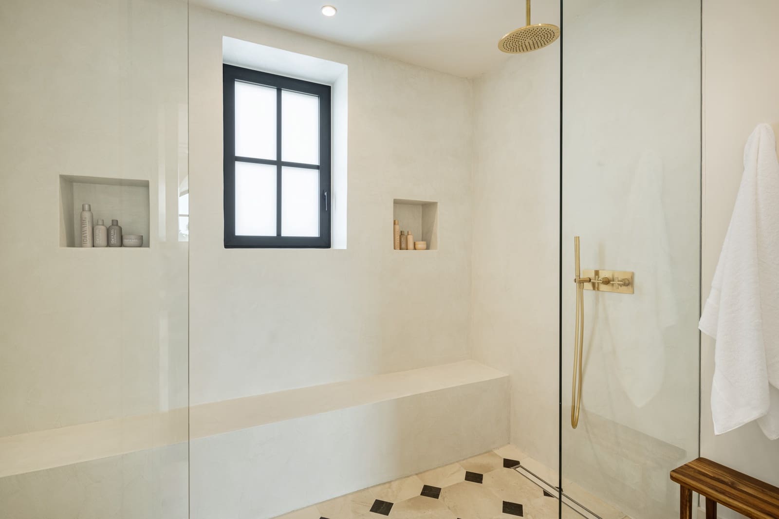 5 bedroom Villa for sale in Marbella with pool garage - € 4,995,000 (Ref: 9245995)