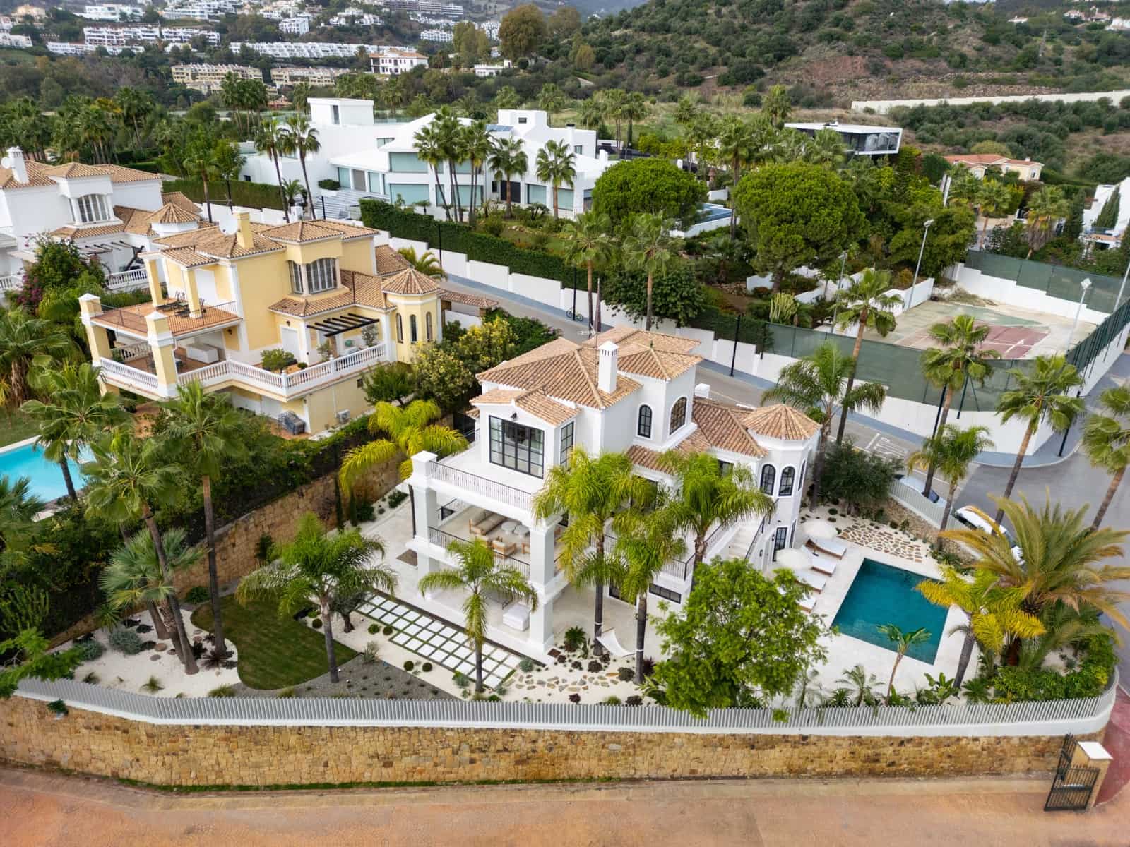 5 bedroom Villa for sale in Marbella with pool garage - € 4,995,000 (Ref: 9245995)