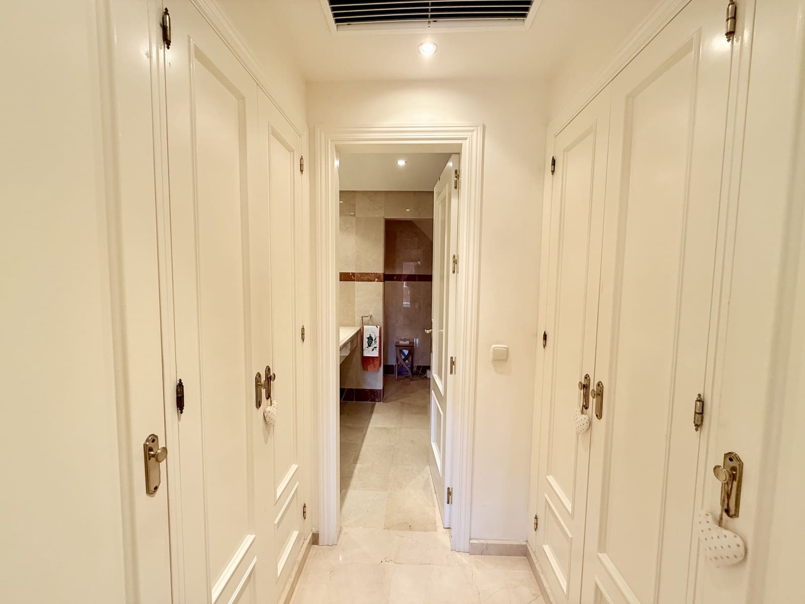 3 chambre Appartement à vendre à Estepona avec piscine garage - 1 800 000 € (Ref: 9245997)