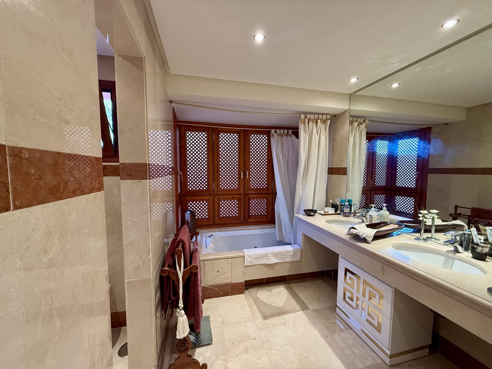 3 chambre Appartement à vendre à Estepona avec piscine garage - 1 800 000 € (Ref: 9245997)