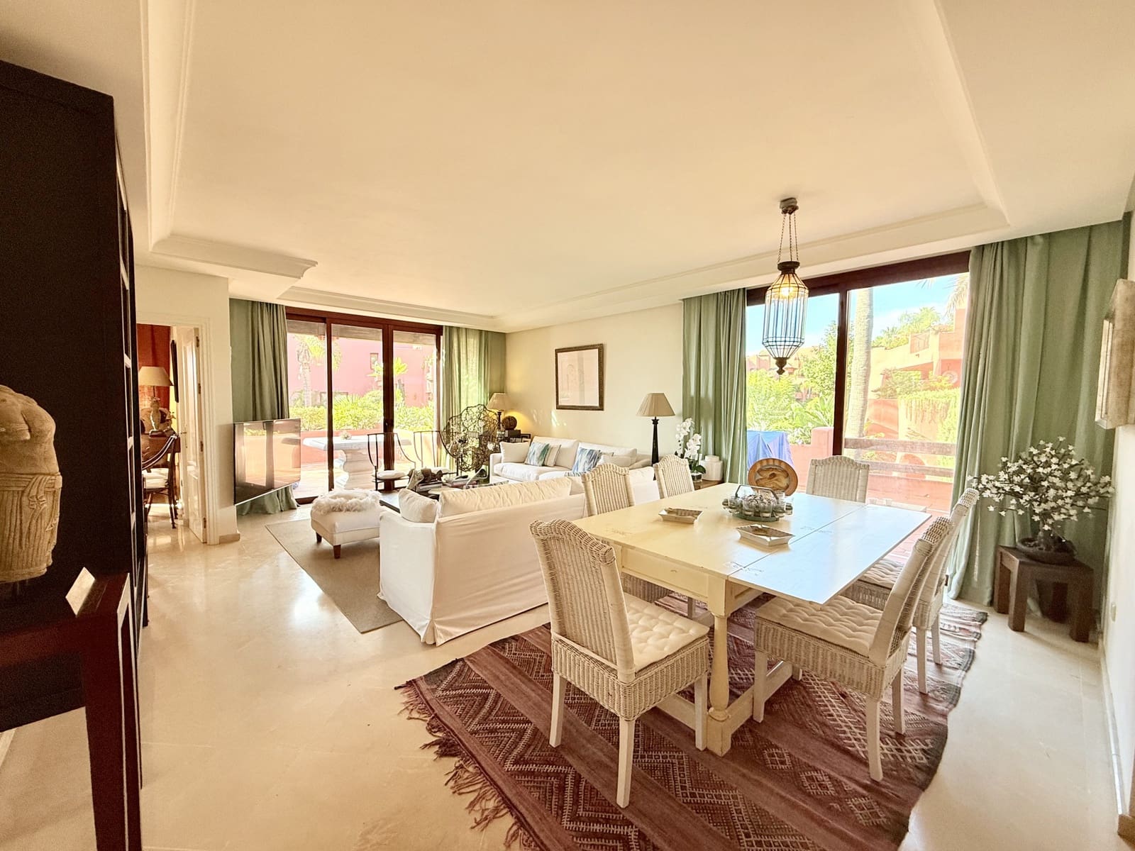 3 chambre Appartement à vendre à Estepona avec piscine garage - 1 800 000 € (Ref: 9245997)