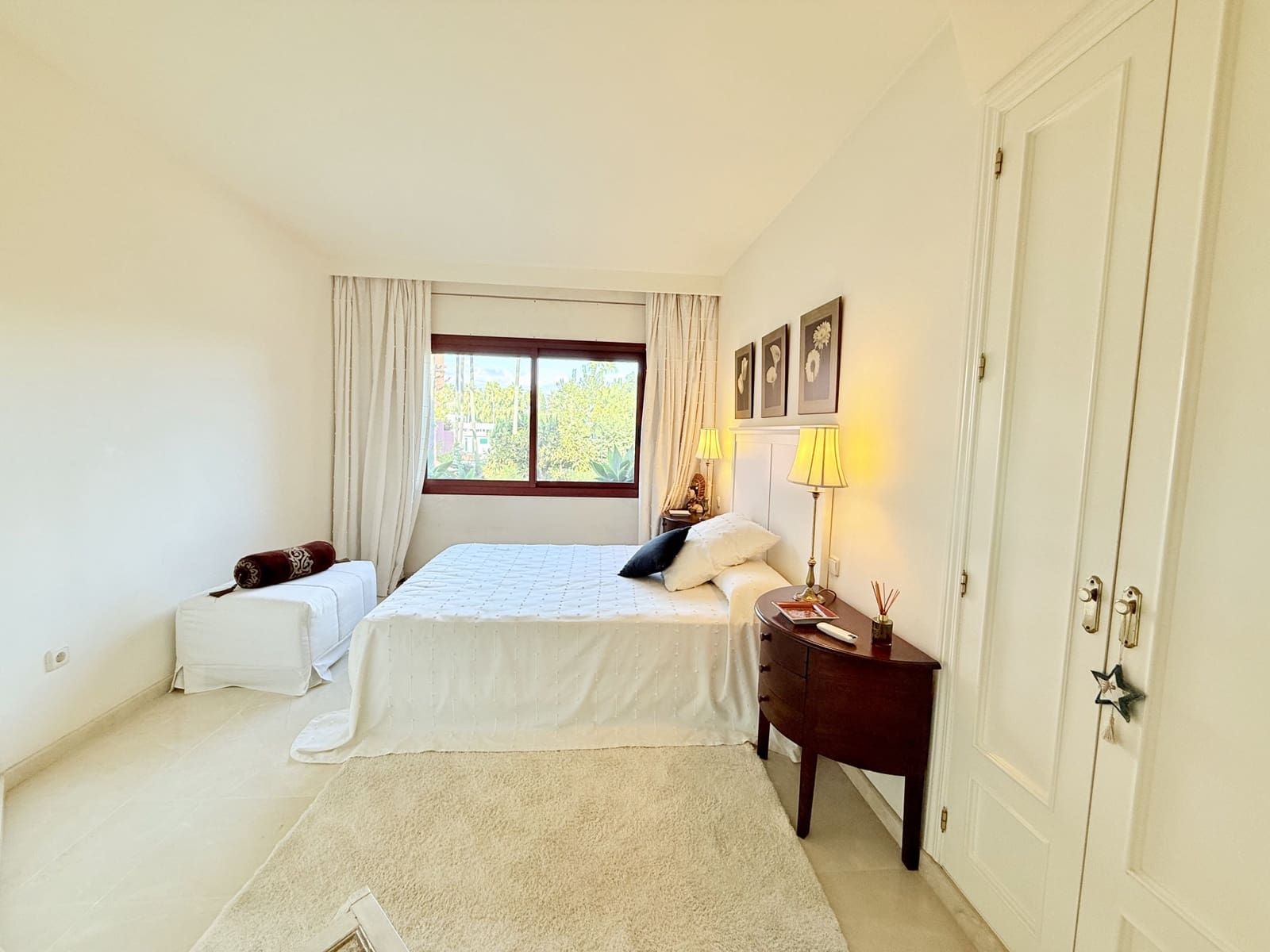 3 soverom Leilighet til salgs i Estepona med svømmebasseng garasje - € 1 800 000 (Ref: 9245997)