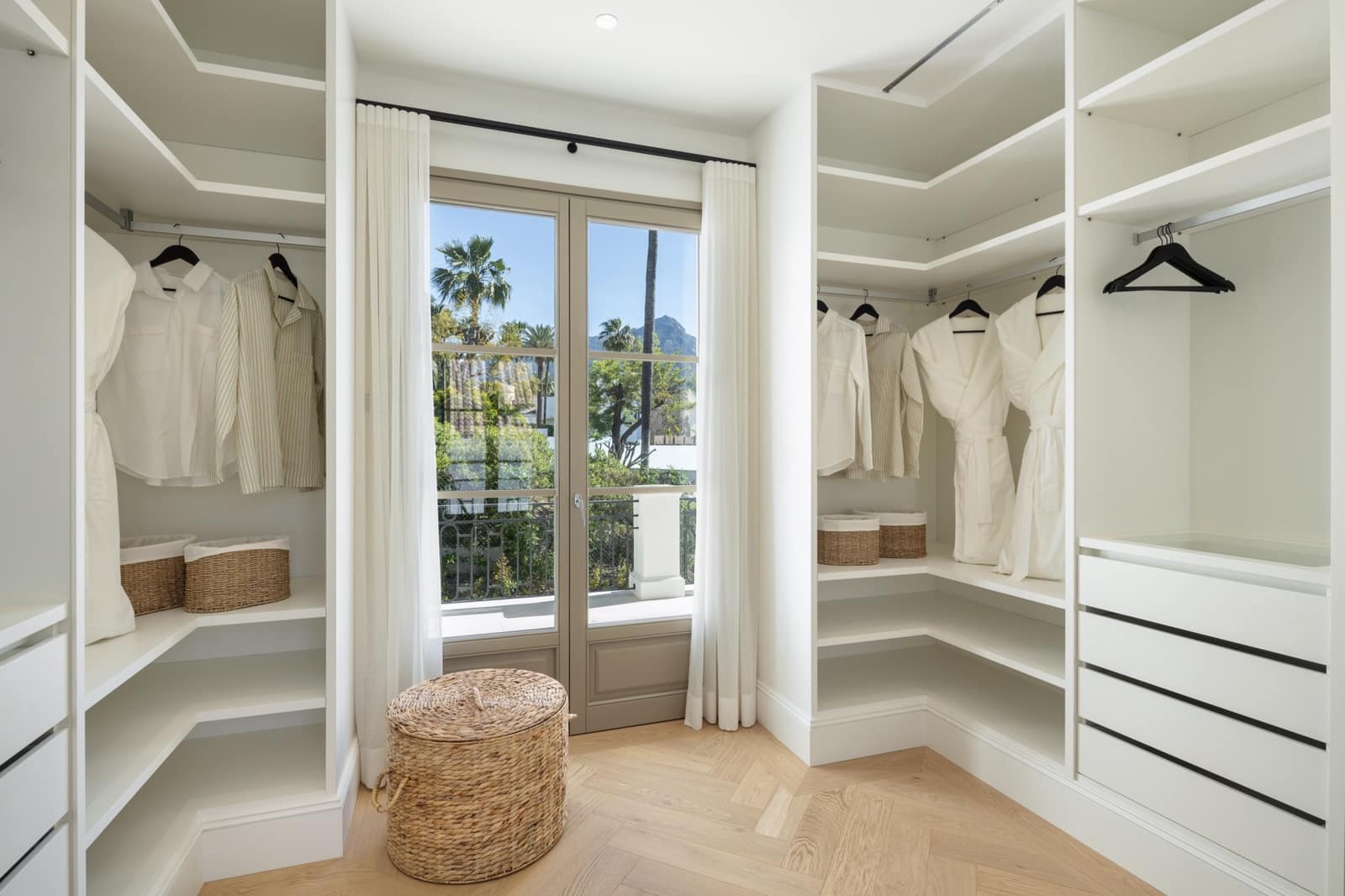 6 Zimmer Villa zu verkaufen in Nueva Andalucia mit Pool Garage - 8.975.000 € (Ref: 9246002)