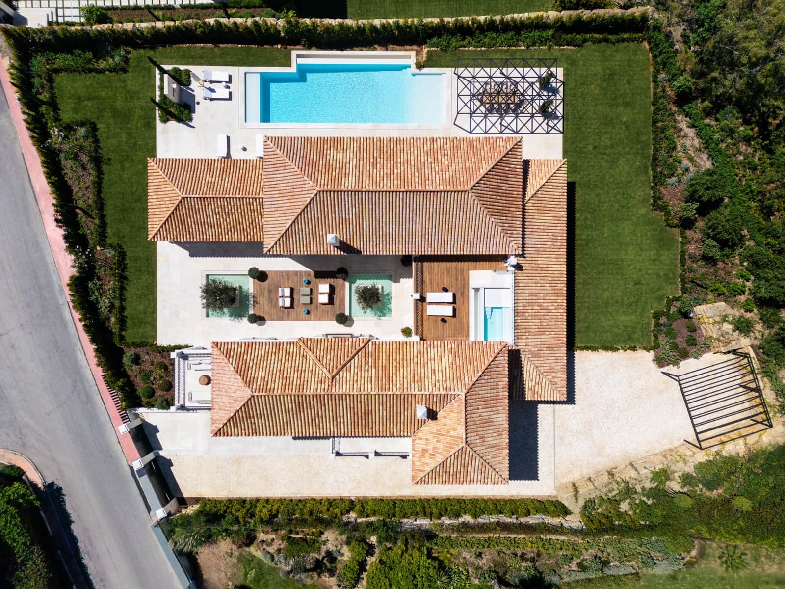 6 Zimmer Villa zu verkaufen in Nueva Andalucia mit Pool Garage - 8.975.000 € (Ref: 9246002)