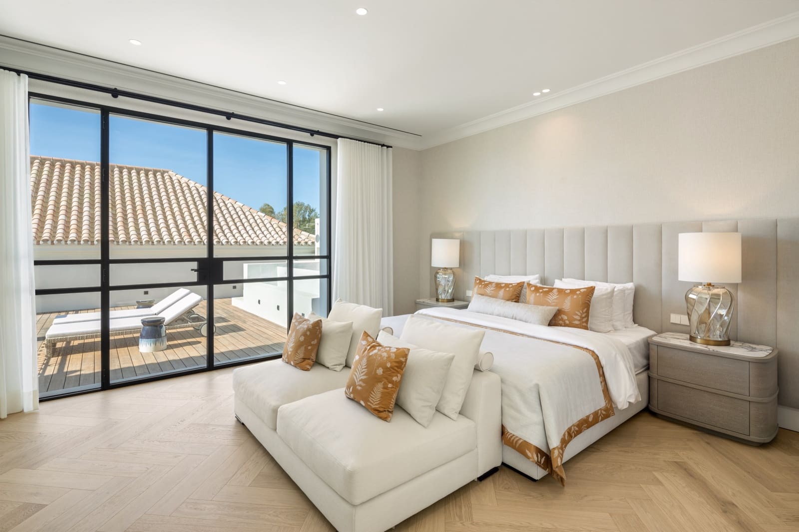 6 bedroom Villa for sale in Nueva Andalucia with pool garage - € 8,975,000 (Ref: 9246002)