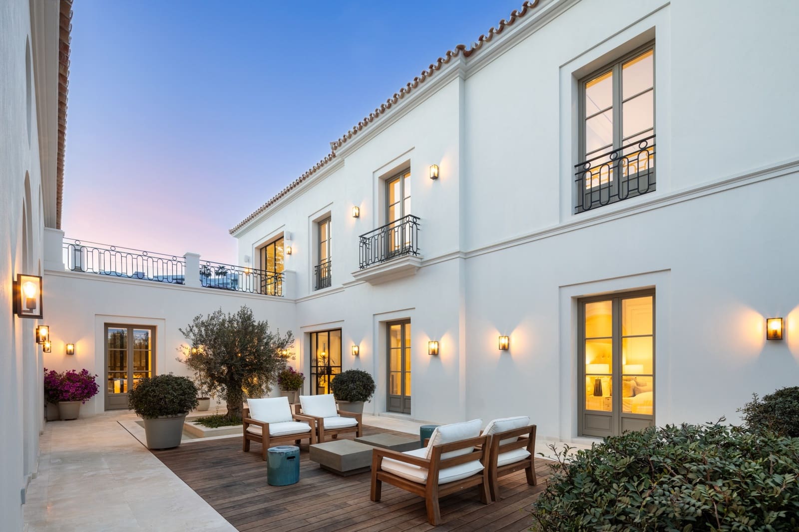 6 bedroom Villa for sale in Nueva Andalucia with pool garage - € 8,975,000 (Ref: 9246002)