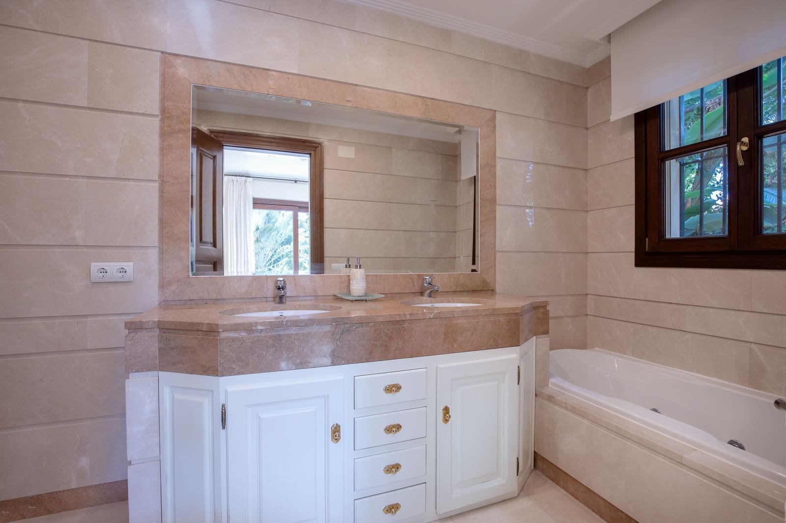 6 camera da letto Villa in vendita in Los Arqueros con piscina garage - 2.100.000 € (Rif: 9246008)