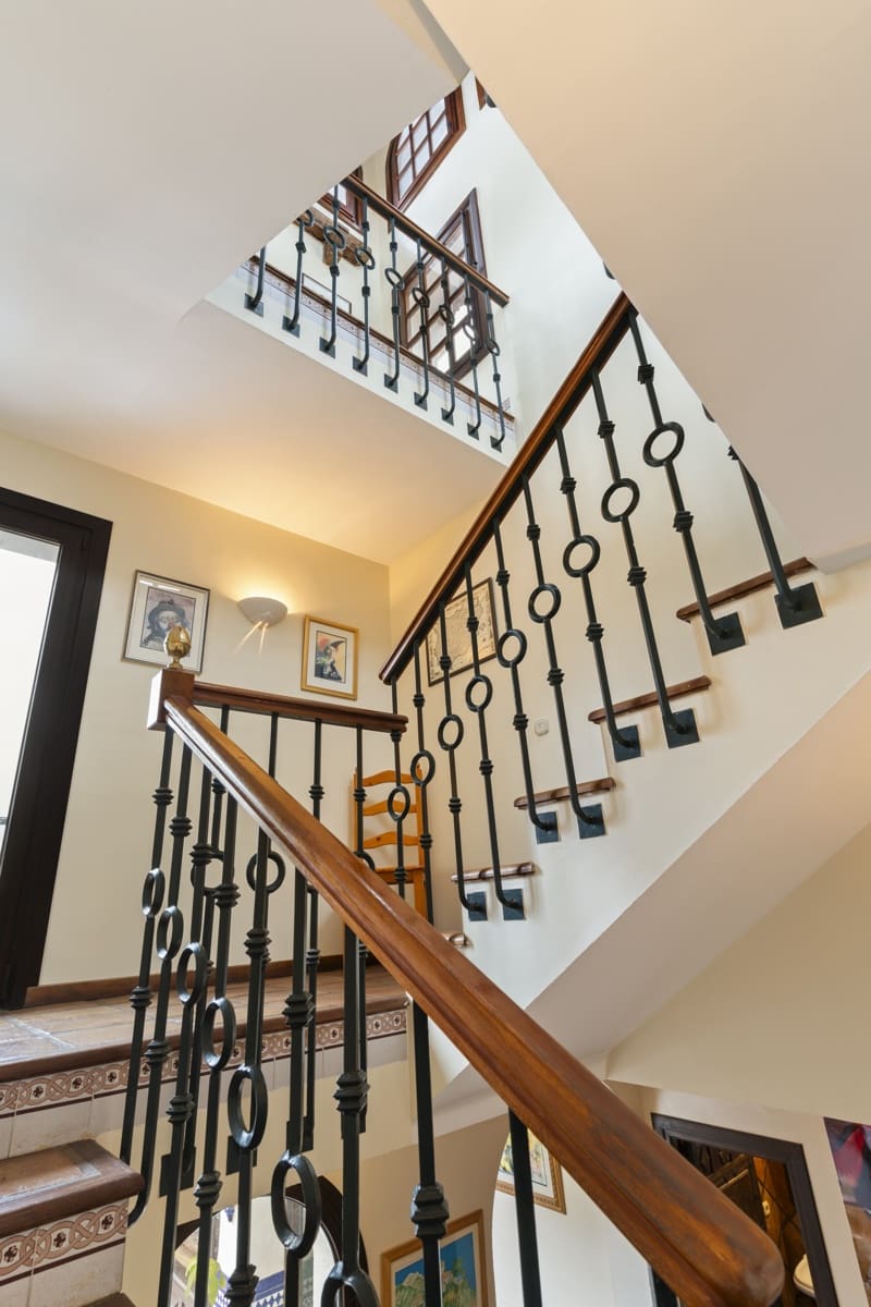 5 soverom Villa til salgs i Istan med svømmebasseng garasje - € 4 995 000 (Ref: 9246032)