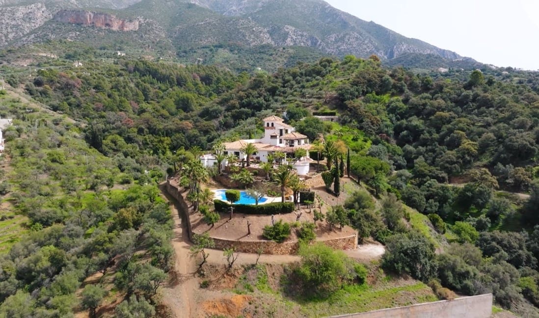 5 bedroom Villa for sale in Istan with pool garage - € 4,995,000 (Ref: 9246032)