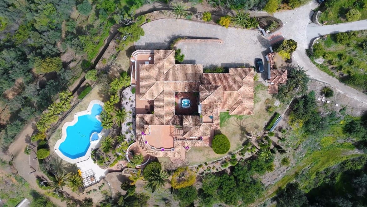 5 bedroom Villa for sale in Istan with pool garage - € 4,995,000 (Ref: 9246032)