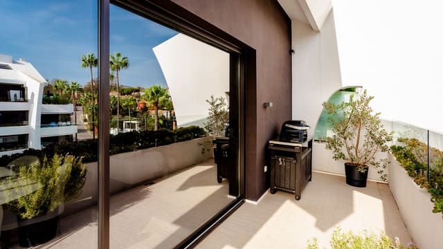 3 Zimmer Penthouse zu verkaufen in Marbella mit Pool - 990.000 € (Ref: 9246266)