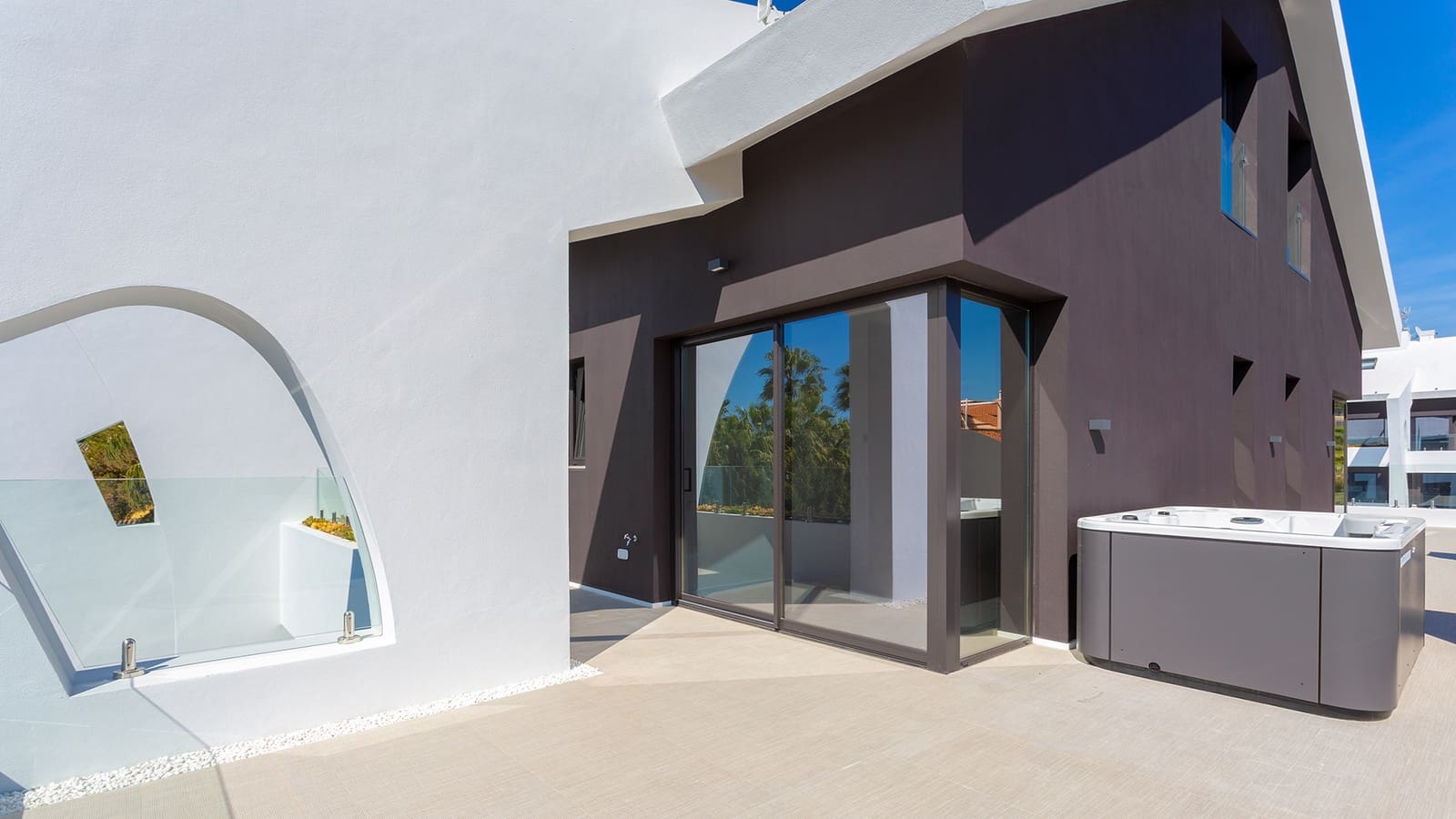 3 bedroom Penthouse for sale in Marbella with pool - € 990,000 (Ref: 9246266)