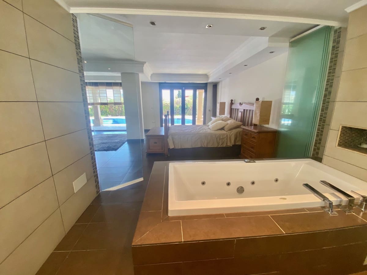 3 quarto Moradia para venda em Golden Mile com garagem - 2 700 000 € (Ref: 9249053)