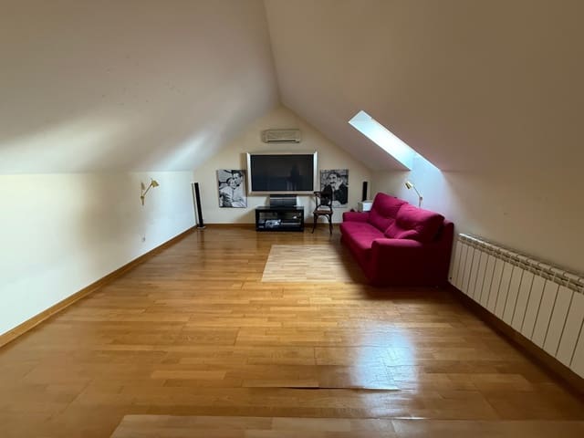 5 makuuhuone Paritalo myytävänä paikassa Puerto Banus, Marbella mukana uima-altaan 
autotalli - 1 800 000 € (Ref: 9254328)