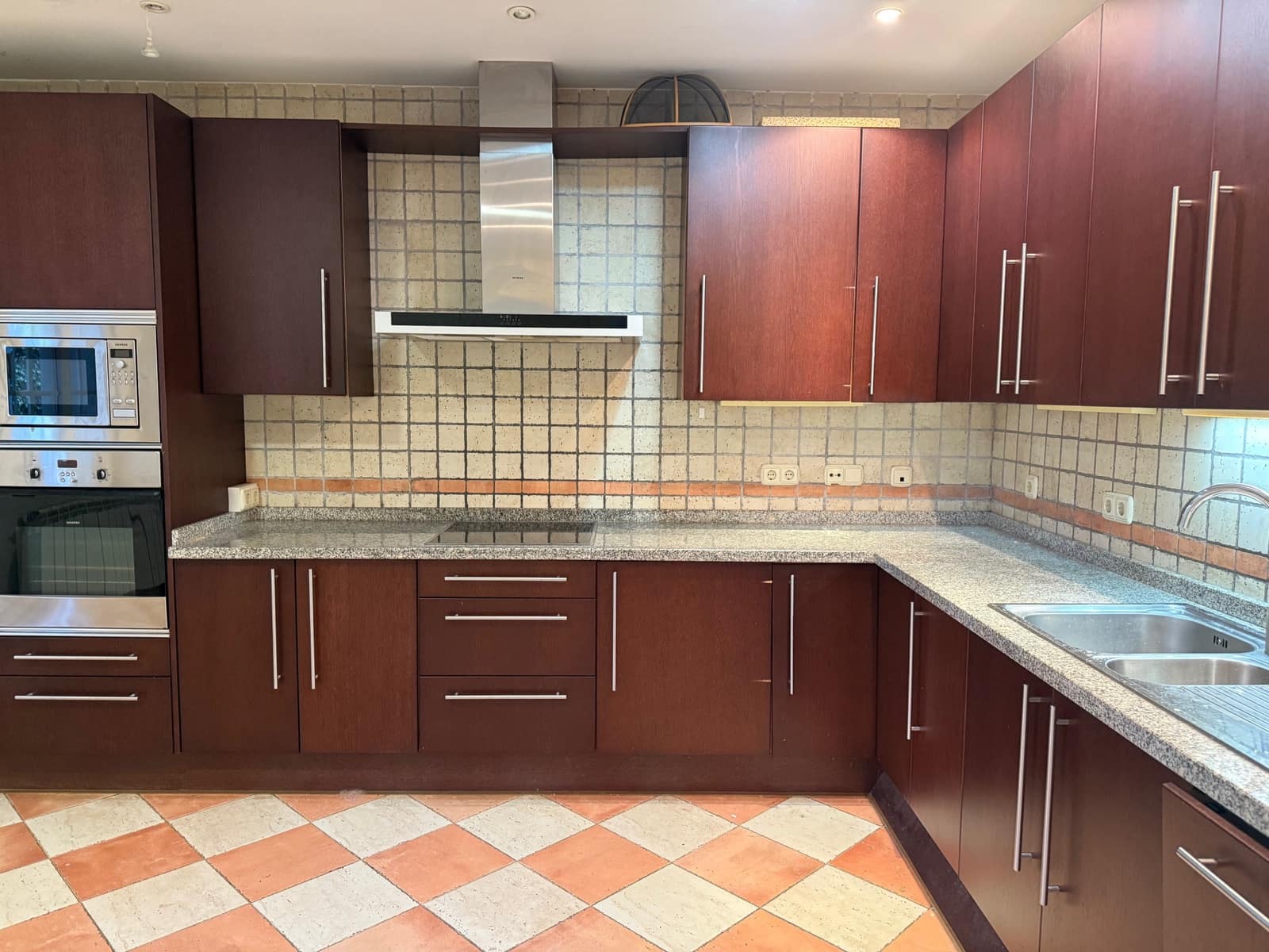 5 soveværelse Semi-Rækkehus til salg i Puerto Banus med swimmingpool garage - € 1.800.000 (Ref: 9254328)