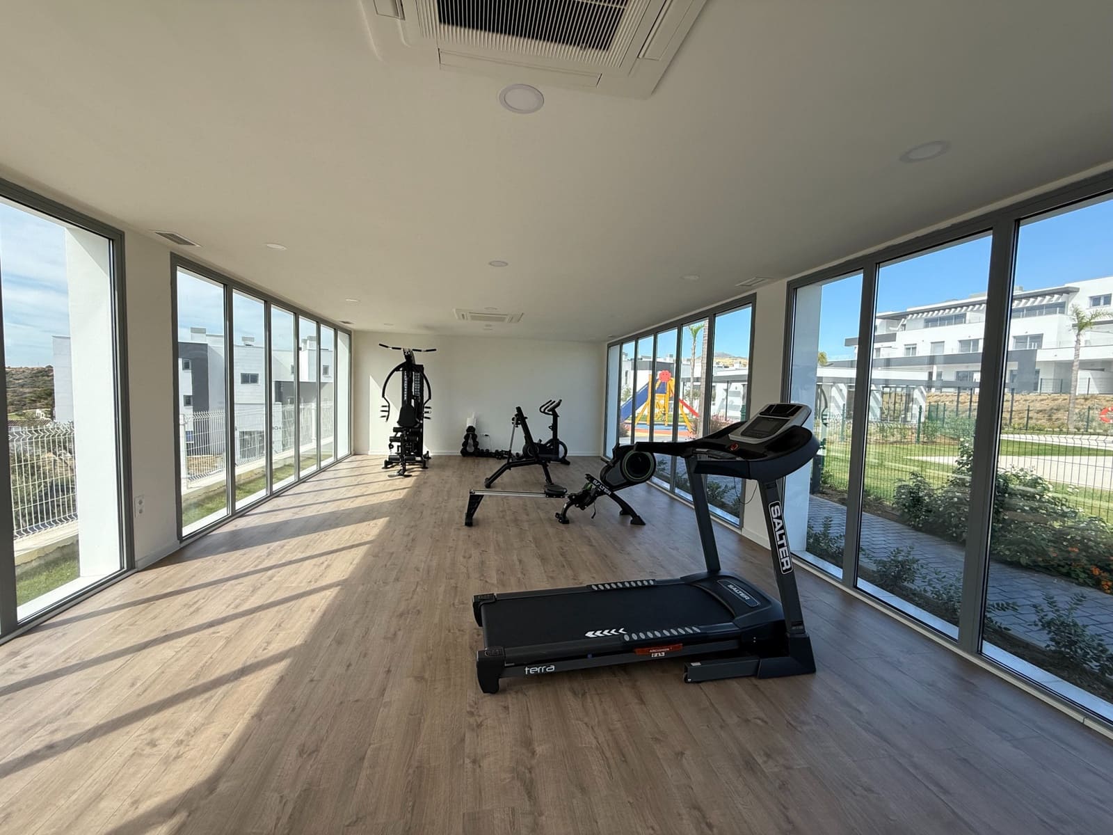 2 chambre Appartement à vendre à Estepona avec piscine garage - 350 000 € (Ref: 9256656)