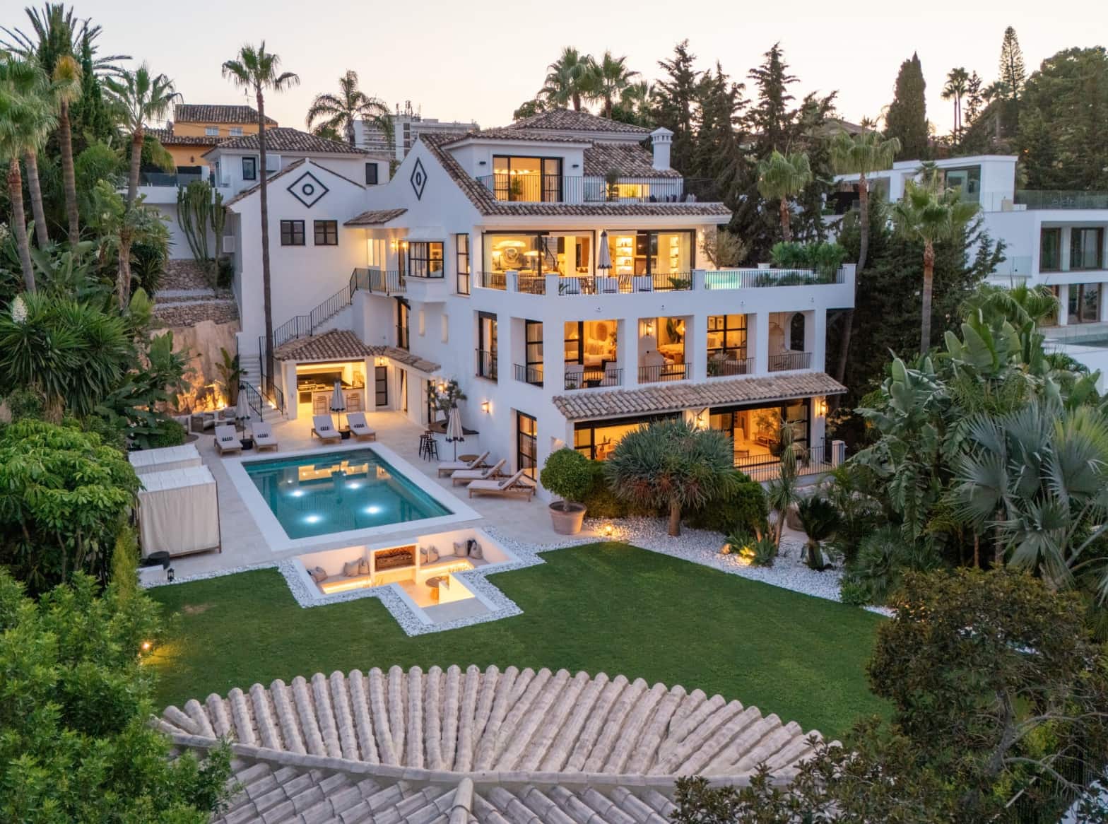 6 Zimmer Villa zu verkaufen in Nueva Andalucia mit Pool Garage - 11.950.000 € (Ref: 9261919)