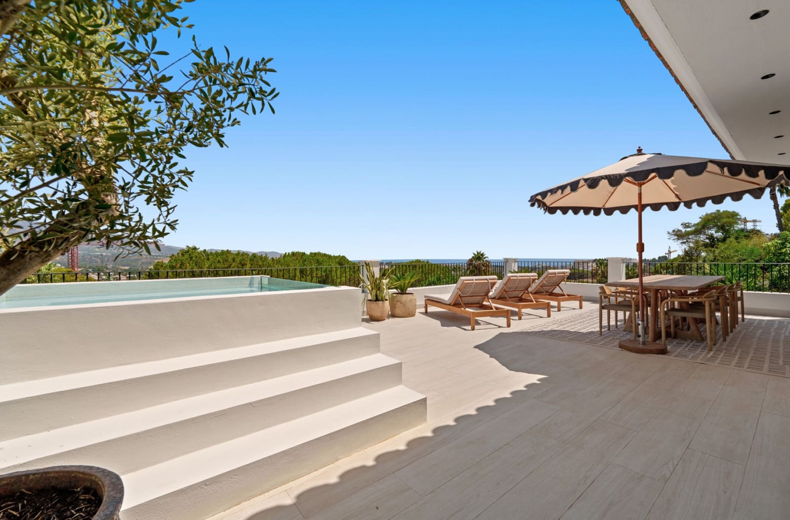 6 Zimmer Villa zu verkaufen in Nueva Andalucia mit Pool Garage - 11.950.000 € (Ref: 9261919)