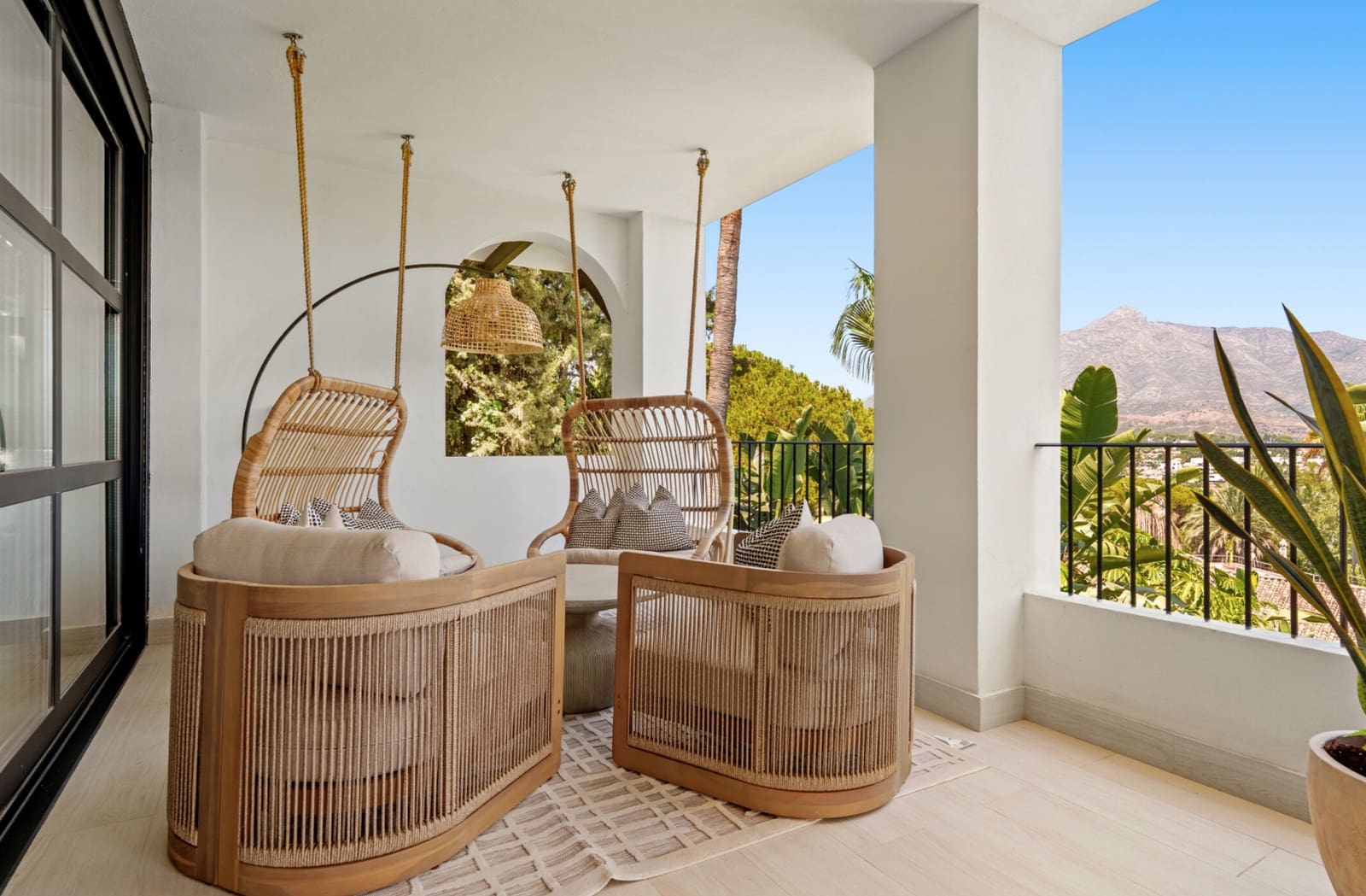 6 Zimmer Villa zu verkaufen in Nueva Andalucia mit Pool Garage - 11.950.000 € (Ref: 9261919)