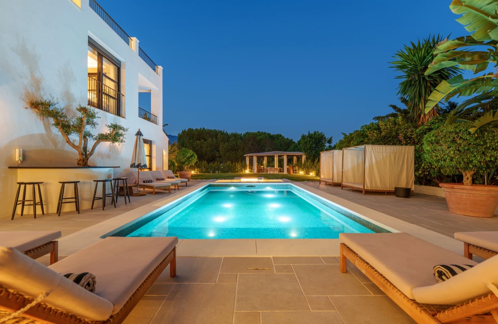 6 Zimmer Villa zu verkaufen in Nueva Andalucia mit Pool Garage - 11.950.000 € (Ref: 9261919)