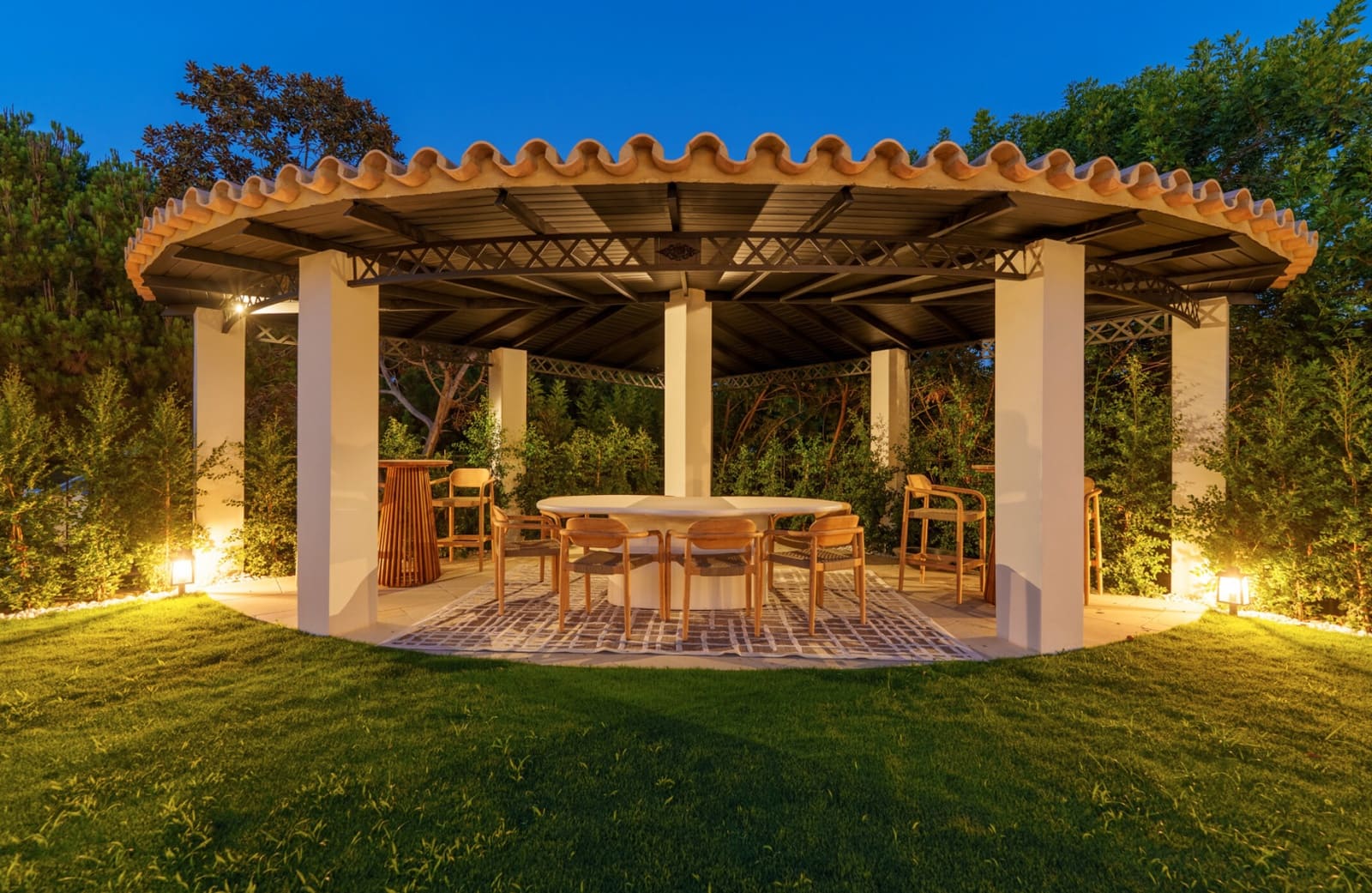 6 Zimmer Villa zu verkaufen in Nueva Andalucia mit Pool Garage - 11.950.000 € (Ref: 9261919)