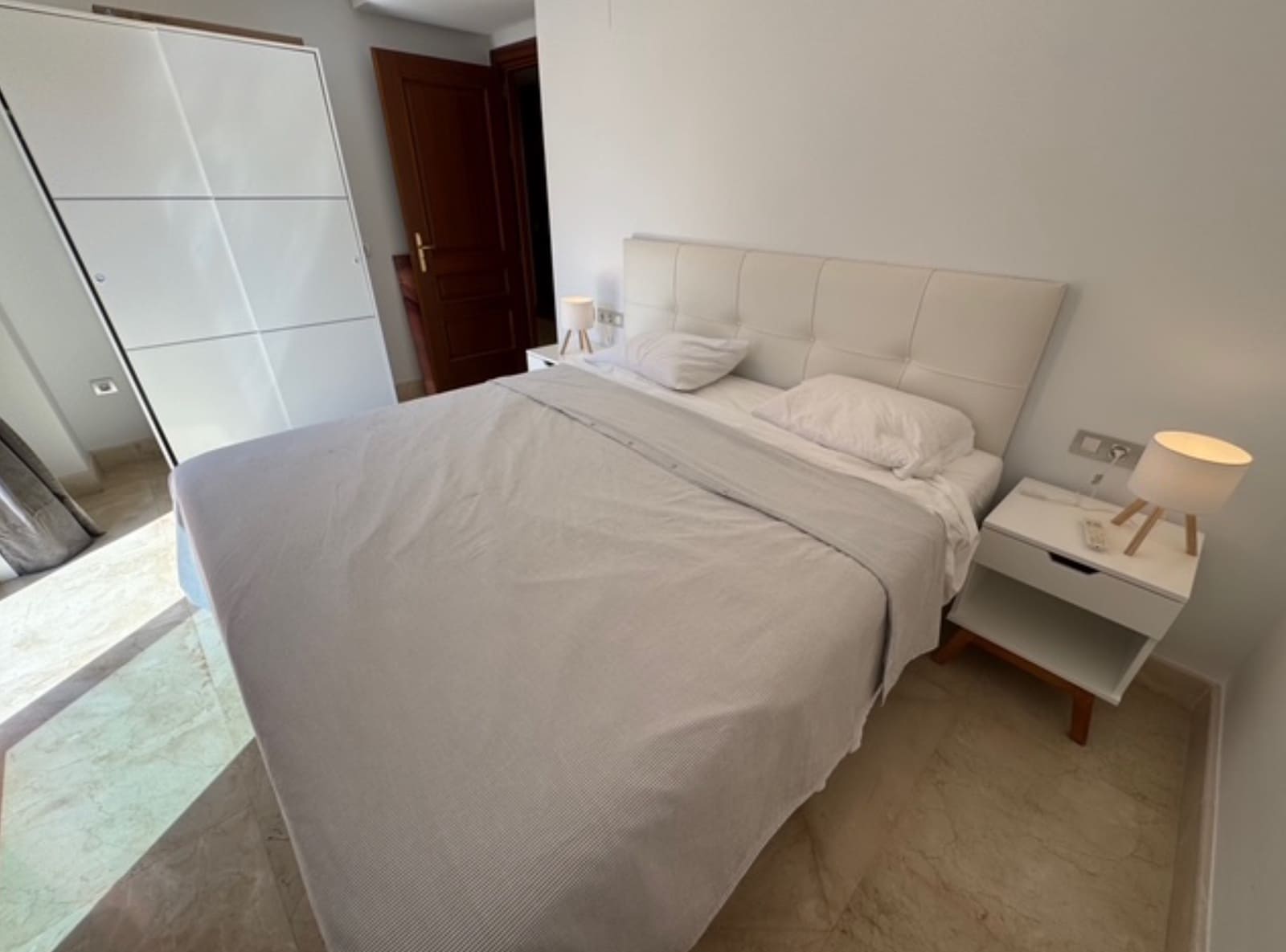 Apartamento de 2 habitaciones en New Golden Mile en venta con piscina garaje - 605.000 € (Ref: 9262119)