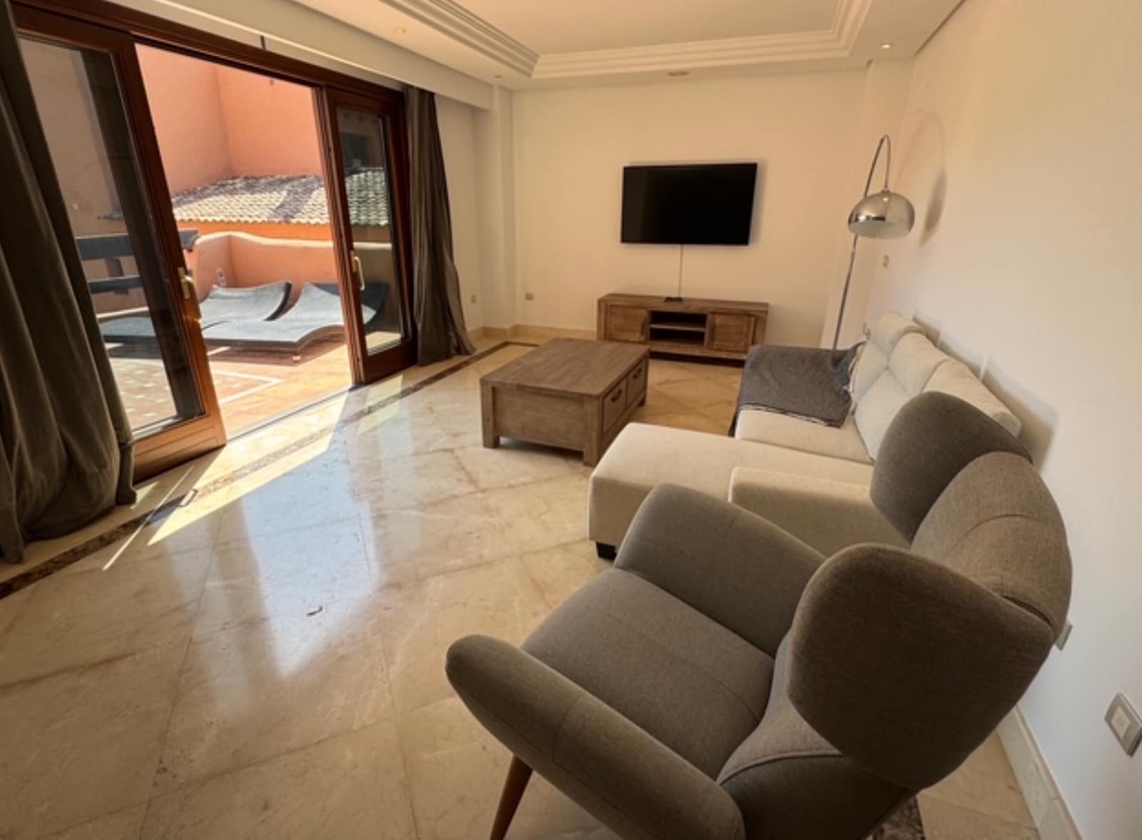 Apartamento de 2 habitaciones en New Golden Mile en venta con piscina garaje - 605.000 € (Ref: 9262119)