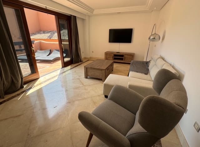 Apartamento de 2 habitaciones en New Golden Mile, Estepona en venta con piscina garaje - 605.000 € (Ref: 9262119)