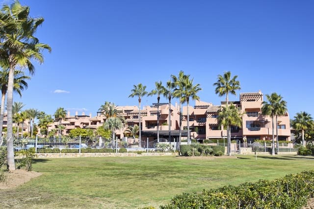 Apartamento de 2 habitaciones en New Golden Mile, Estepona en venta con piscina garaje - 605.000 € (Ref: 9262119)