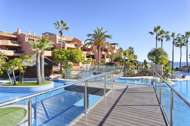 Apartamento de 2 habitaciones en New Golden Mile, Estepona en venta con piscina garaje - 605.000 € (Ref: 9262119)